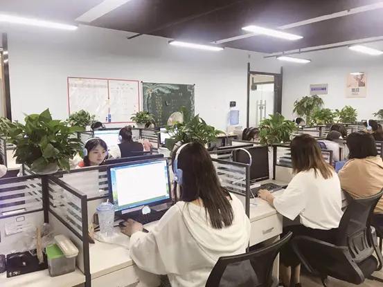 拼席共享客服托管  